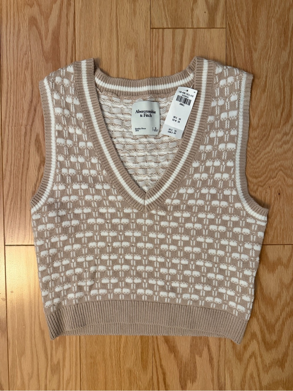 Abercrombie & Fitch Beige and Cream Knit V-Neck Sweater Vest